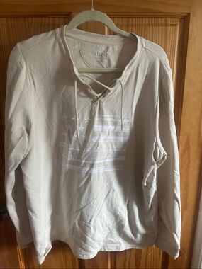 Denim&Co Cream Lace-Up V-Neck Sweatshirt with Faded Flag